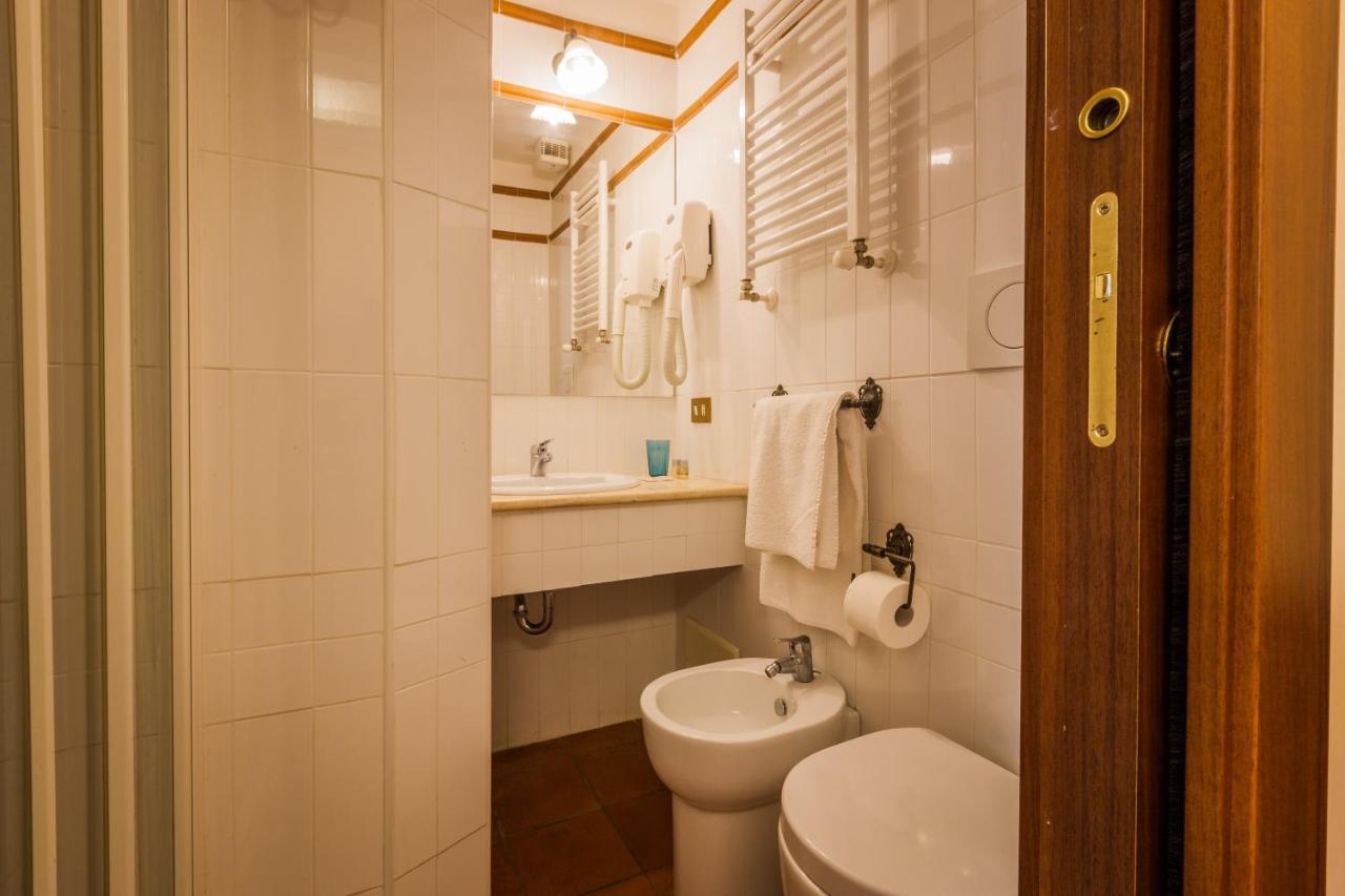 Hotel 4 Coronati Рим Экстерьер фото