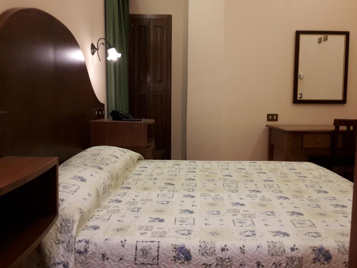 Hotel 4 Coronati Рим Экстерьер фото