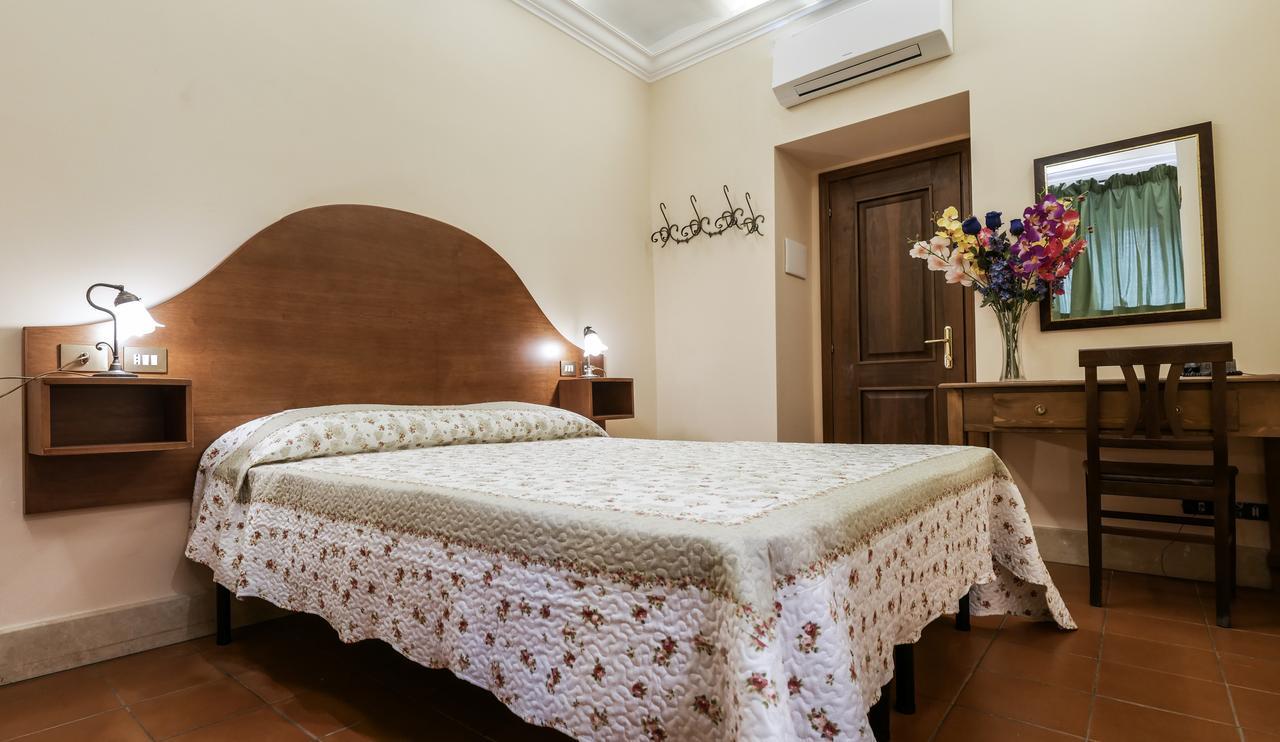 Hotel 4 Coronati Рим Экстерьер фото
